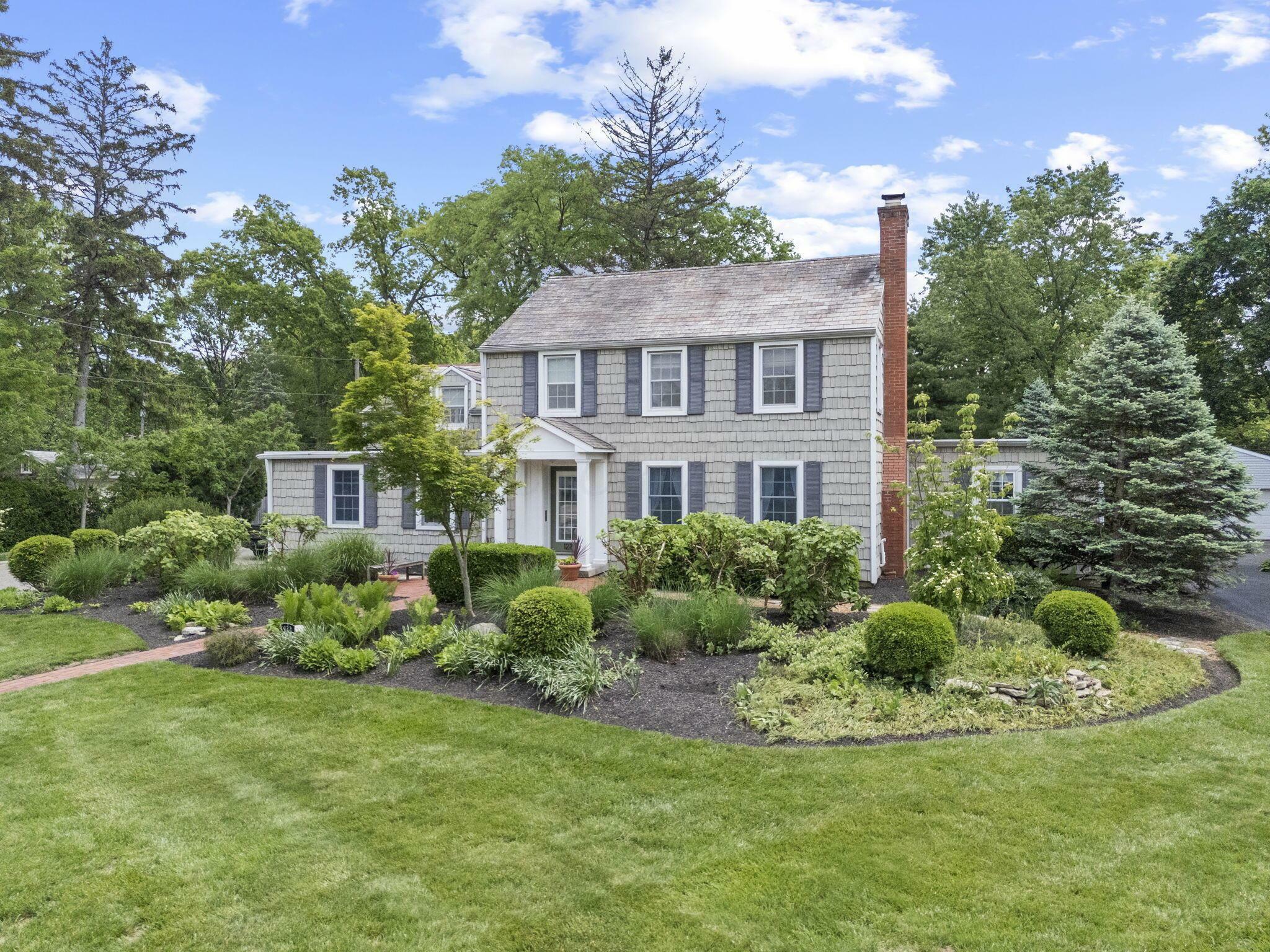 Property Photo: 122 N Stanwood Road OH 43209