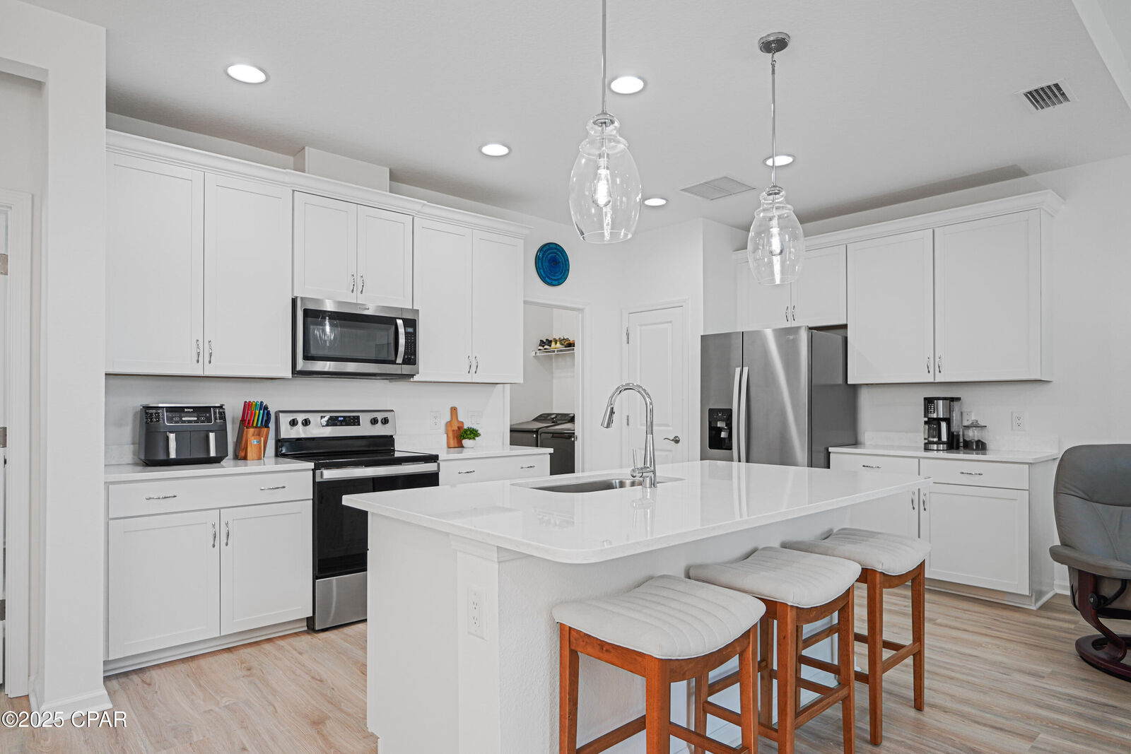 Property Photo: 8948 Coral Reef Way FL 32413