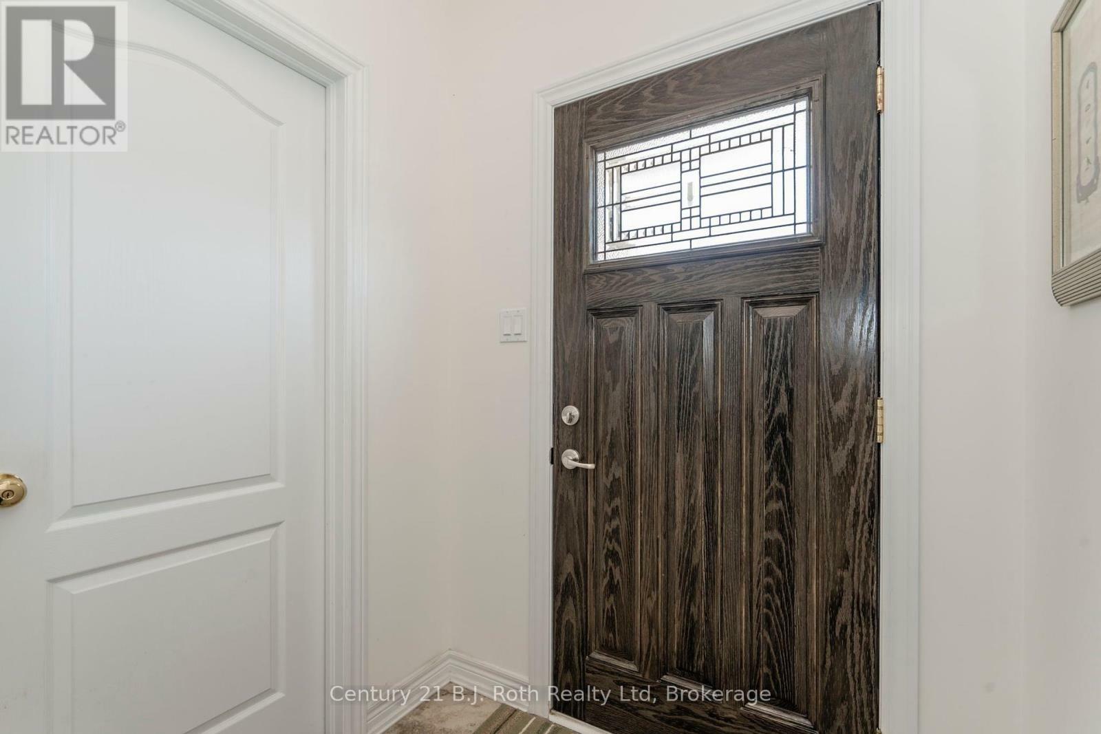 Photo de la propriété: 1002 Cook Drive ON L4R 0E4