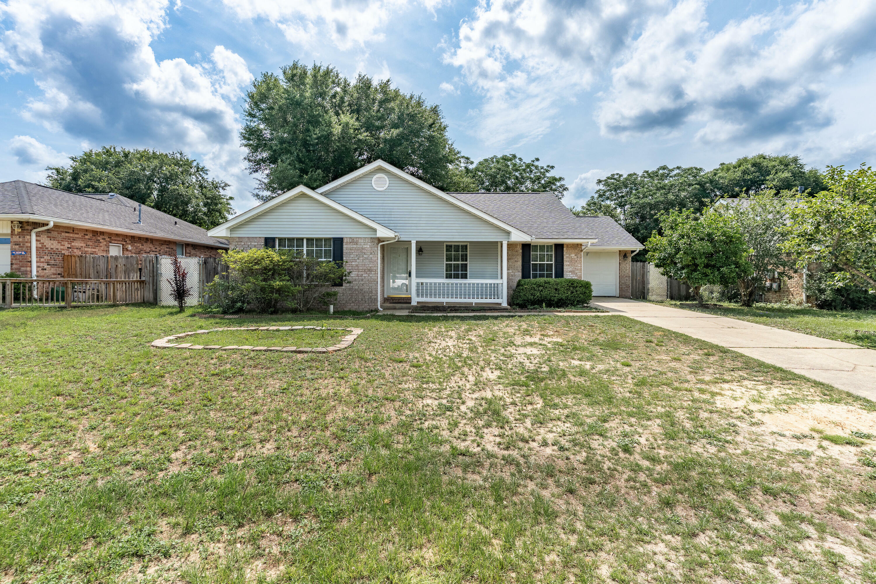 Property Photo: 105 Steeplechase Drive FL 32539