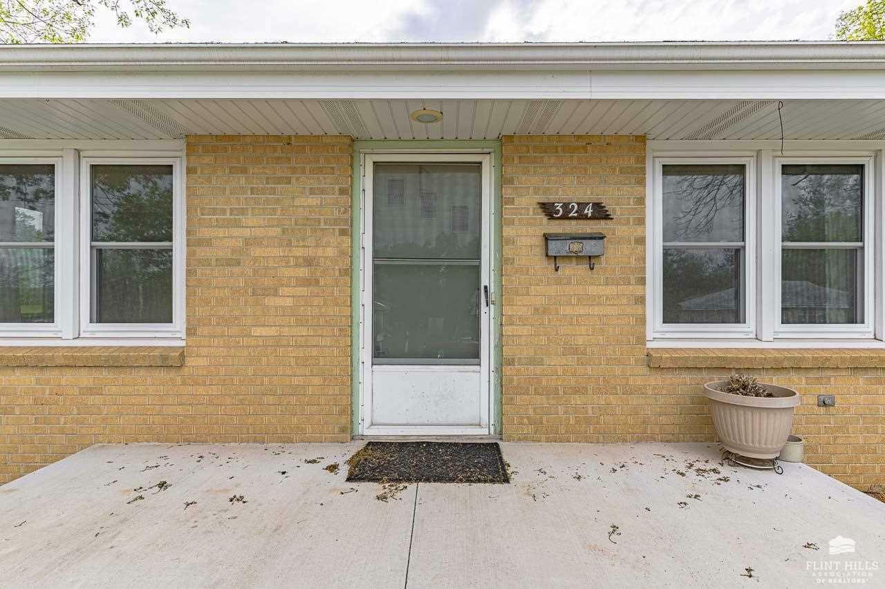 Property Photo: 324 Ridge Drive KS 66502