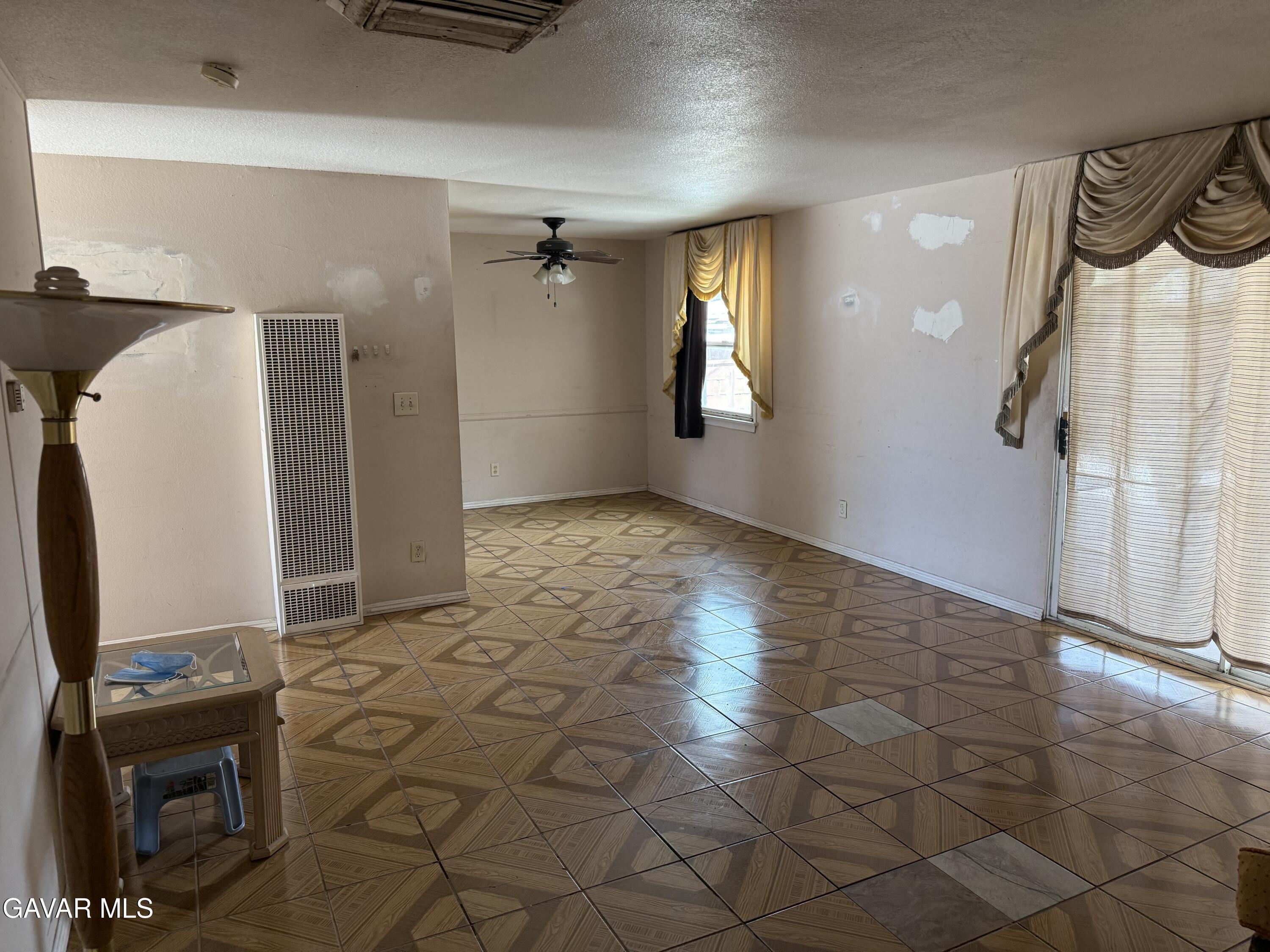 Property Photo: 438 E Avenue R5 CA 93550