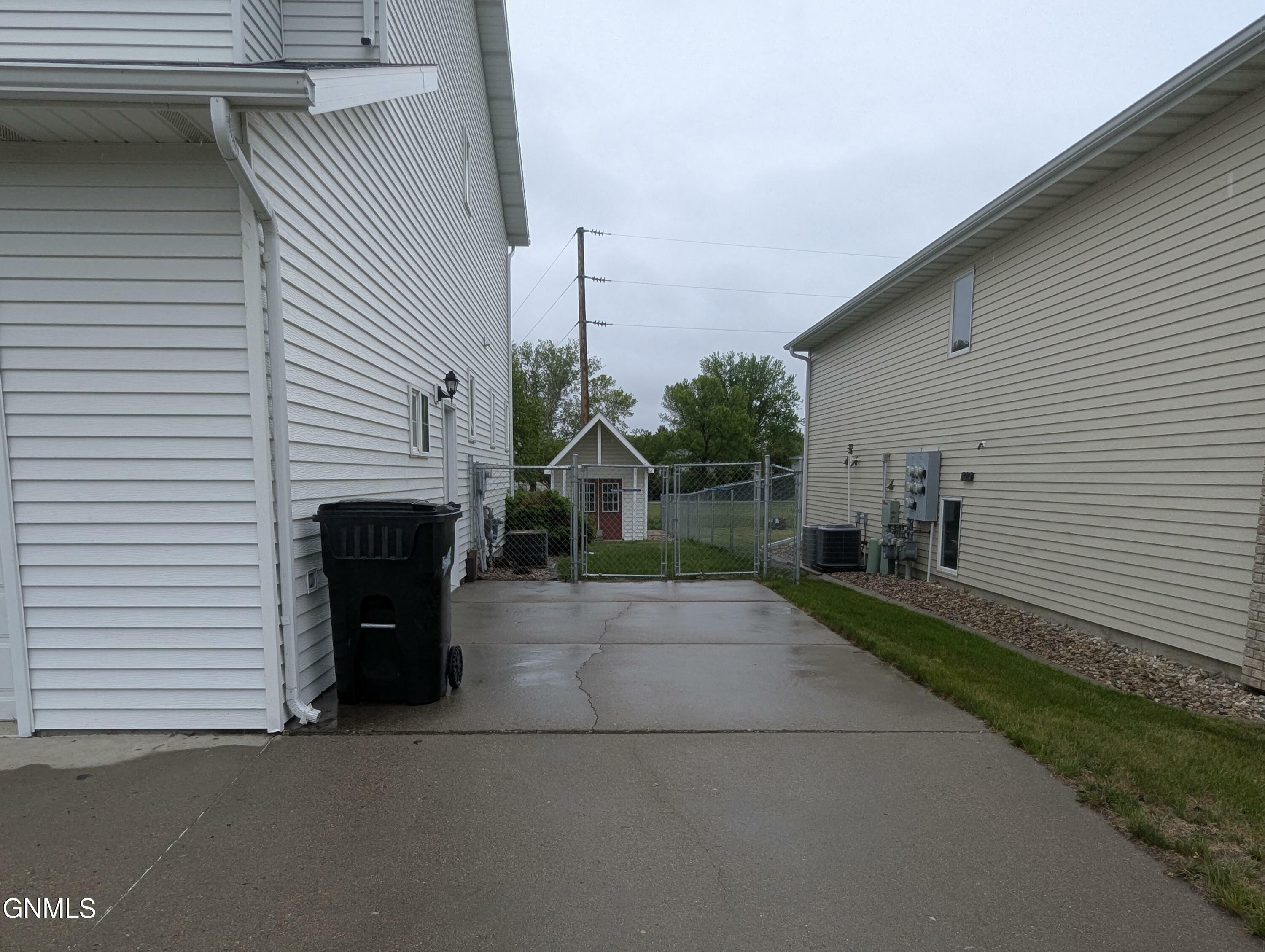 Property Photo: 612 Bridgeport Drive ND 58504
