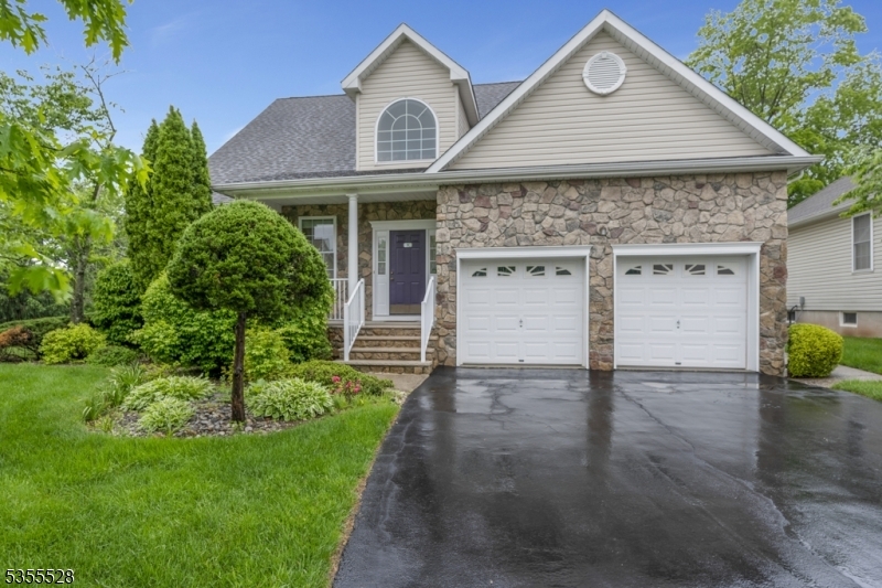 9 Apgar Ct  Raritan Twp. NJ 08822 photo