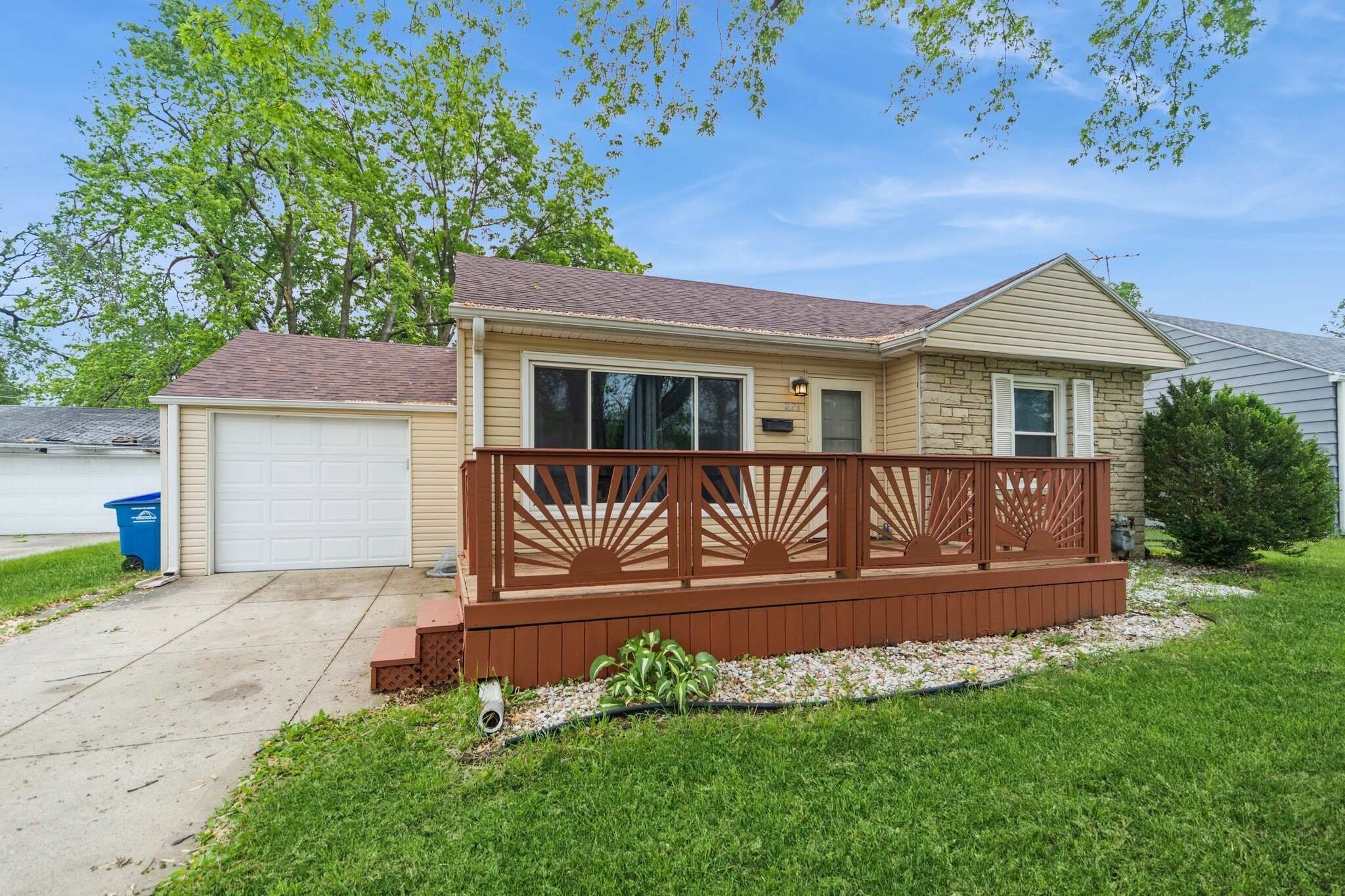 Property Photo: 1803 62nd Street IA 50322