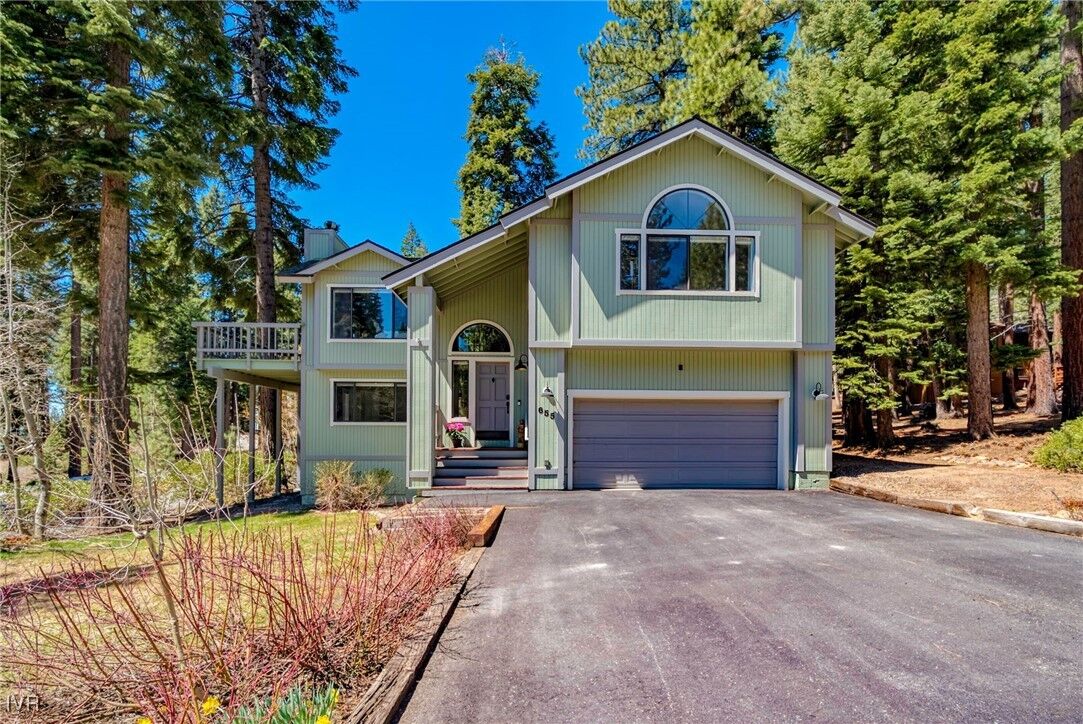 Property Photo: 655 Saddlehorn Drive NV 89451