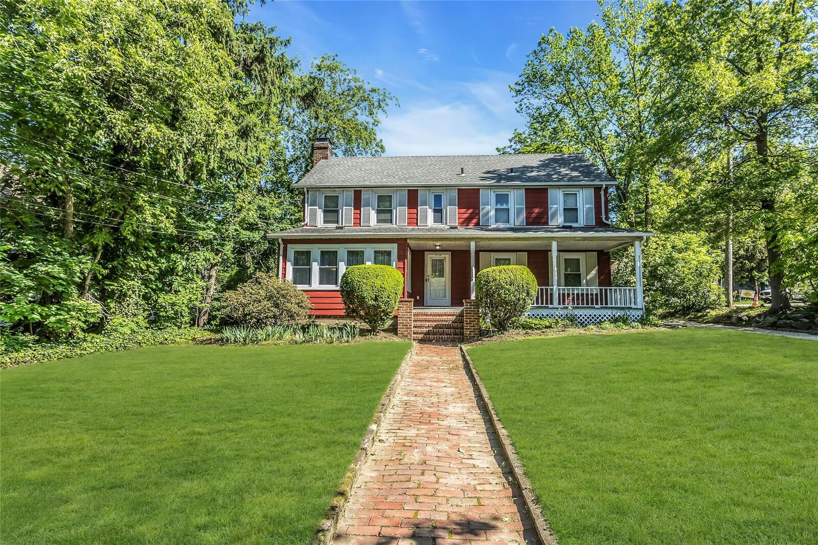 Property Photo:  21 Elm Avenue  NY 11542 