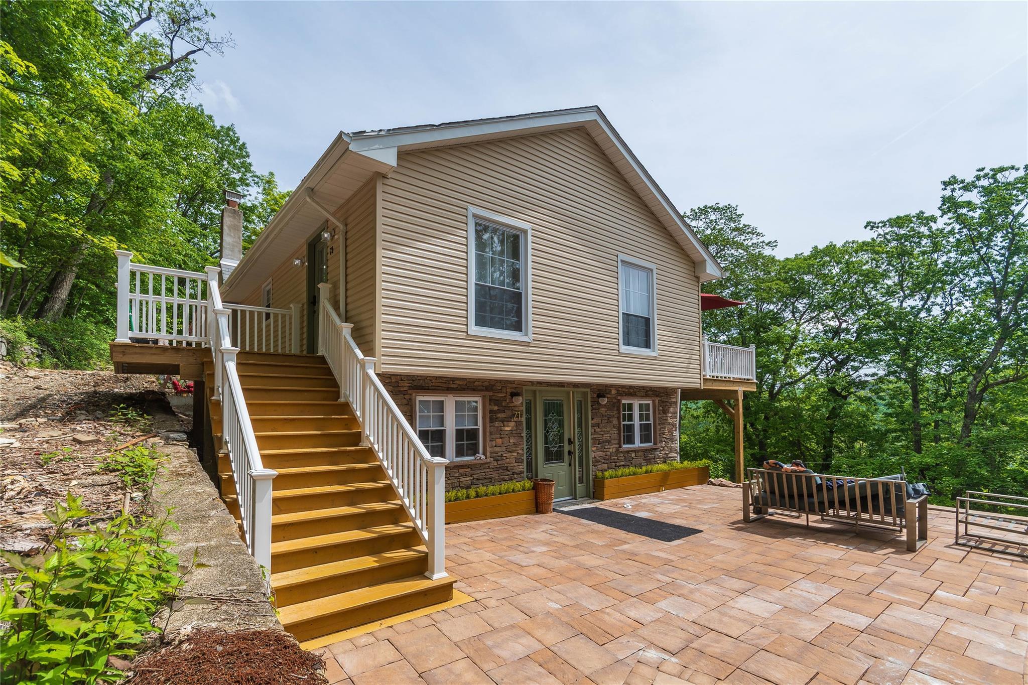 Property Photo:  71 Deer Trail N  NY 10925 
