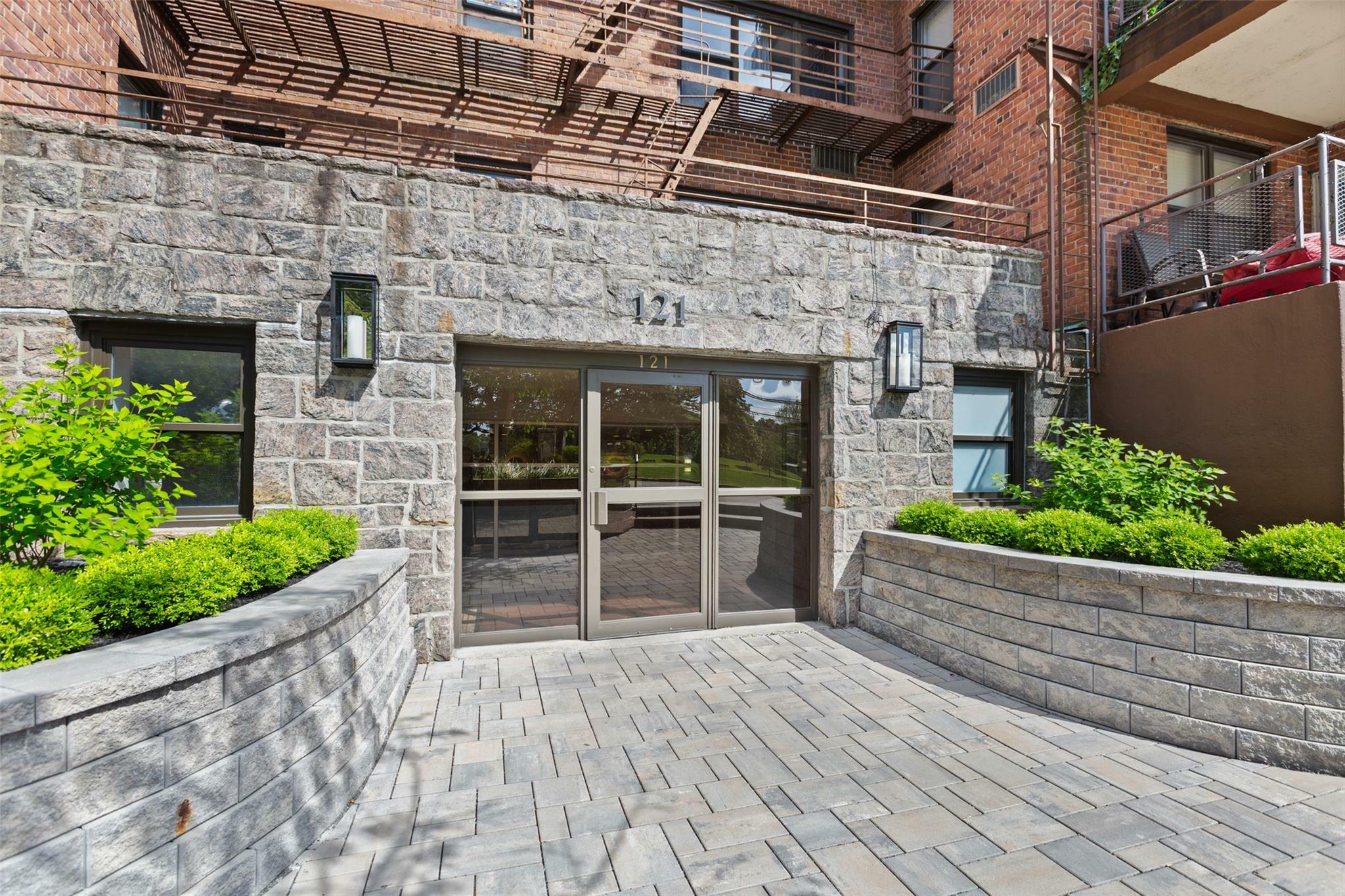 Property Photo: 121 S Highland Avenue 4B NY 10562
