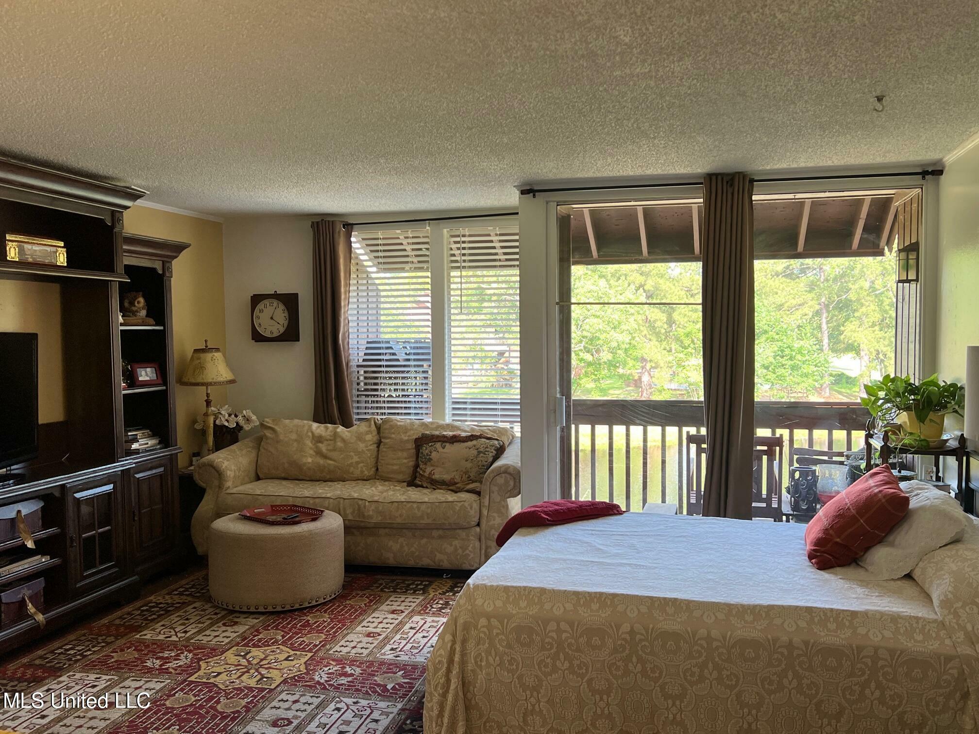 Property Photo: 206 Lakeside Villa MS 39525