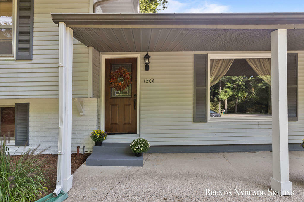Property Photo: 11506 Lakeshore Avenue MI 49417