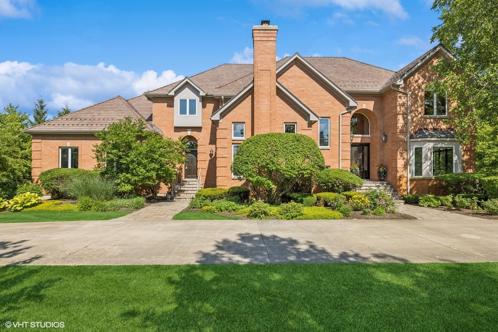 Property Photo: 3 Shoreside Drive IL 60010