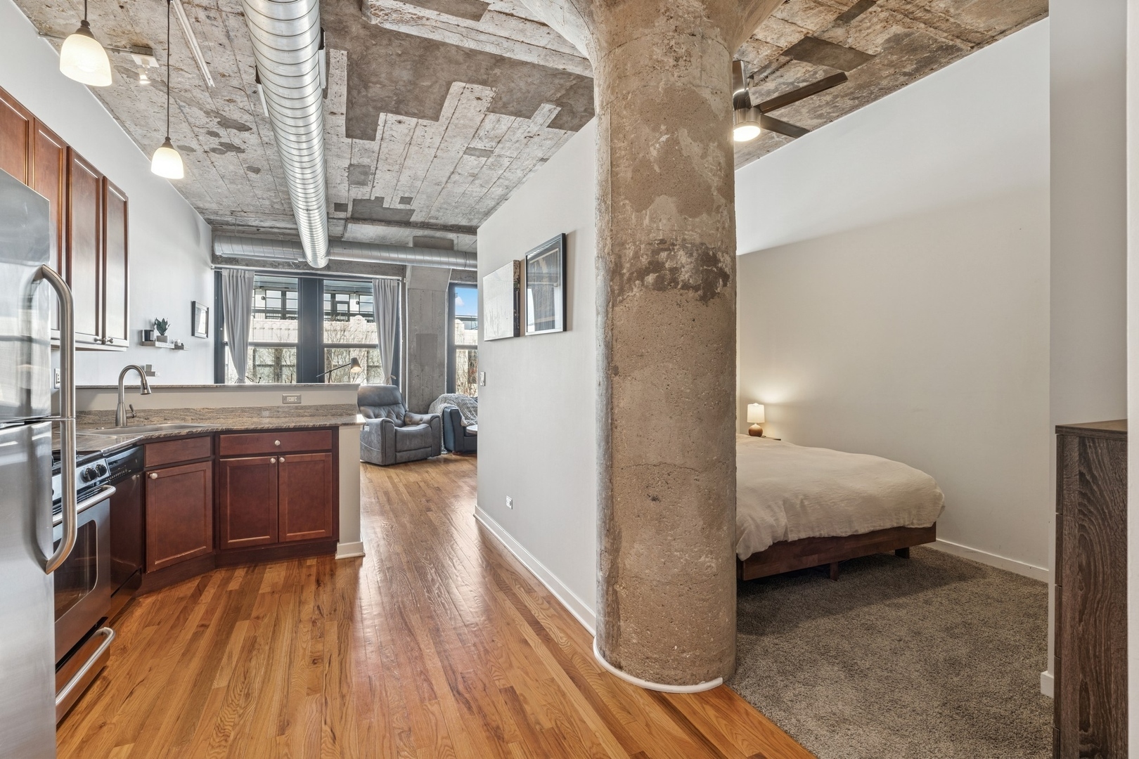 Property Photo: 1069 W 14th Place 333 IL 60608