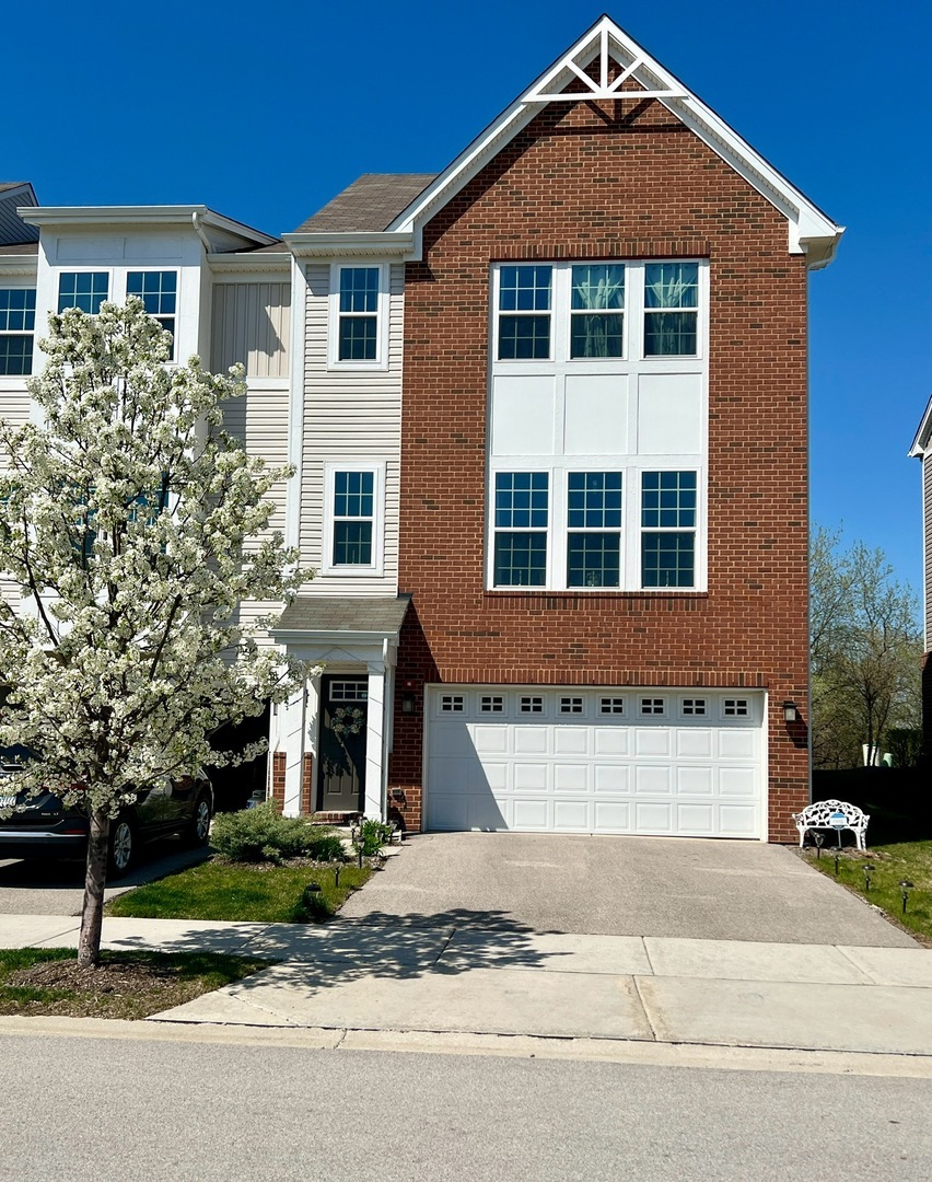 Property Photo: 790 Weller Drive IL 60016