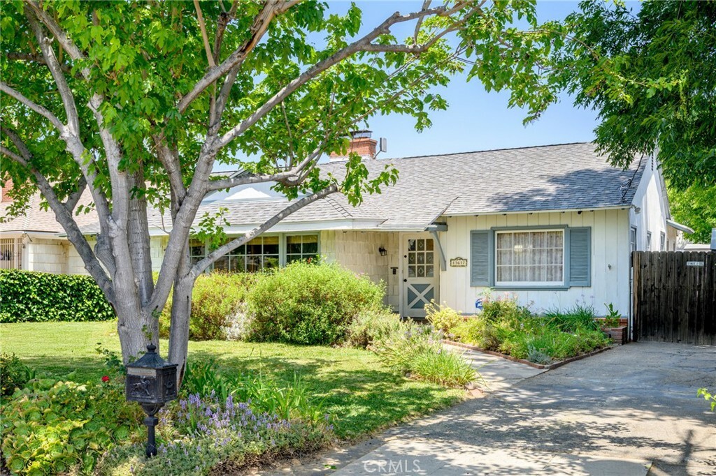 Property Photo: 13617 Bassett Street CA 91405