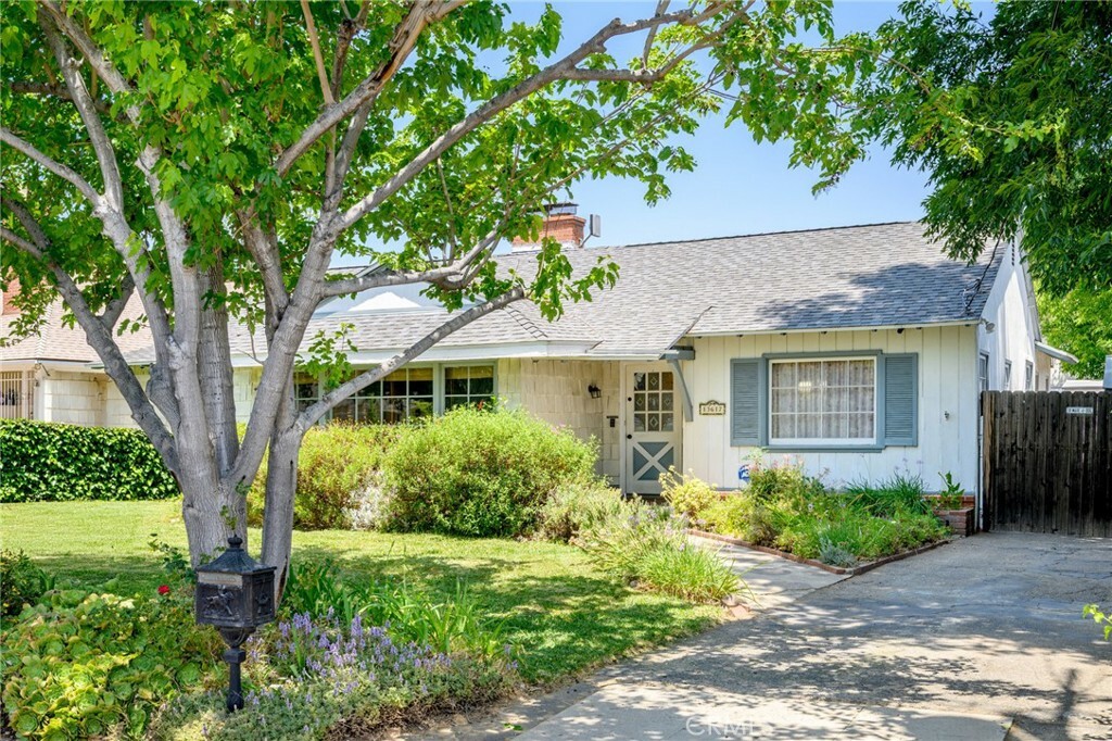 Property Photo: 13617 Bassett Street CA 91405