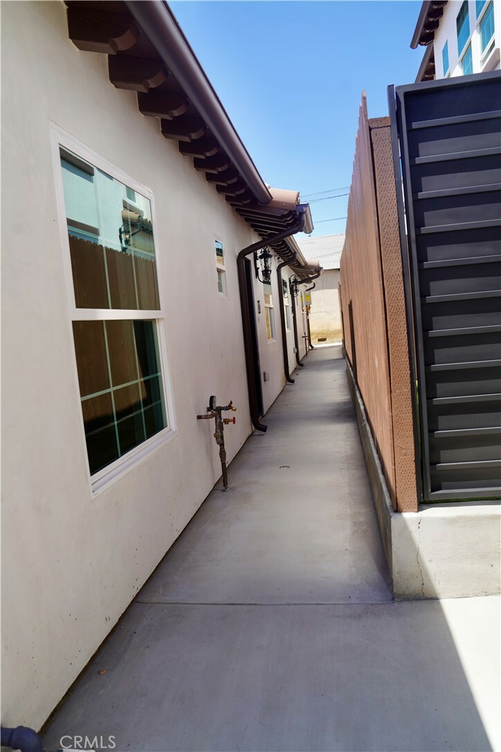 Property Photo:  6749 Pickering Avenue B  CA 90601 