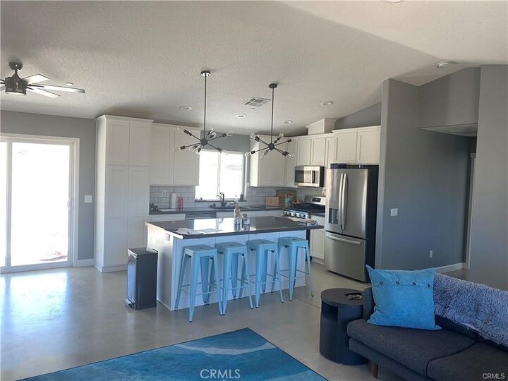 Property Photo:  25885 Horizon Street  CA 92308 