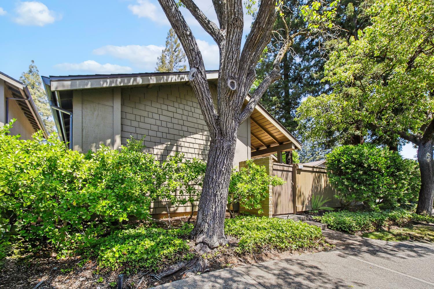 Property Photo: 306 East Ranch Road CA 95825