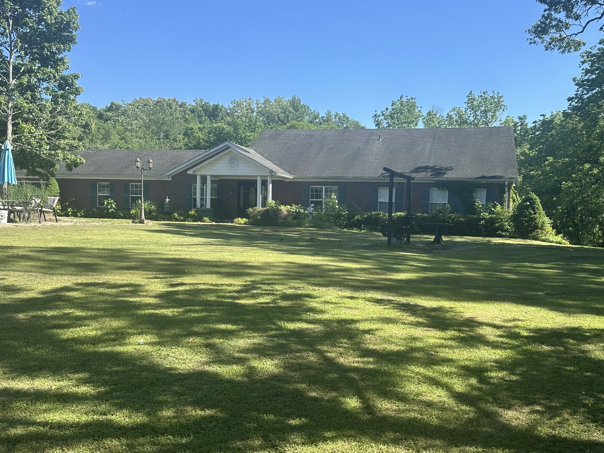 Property Photo: 1215 E Gaines St TN 38464