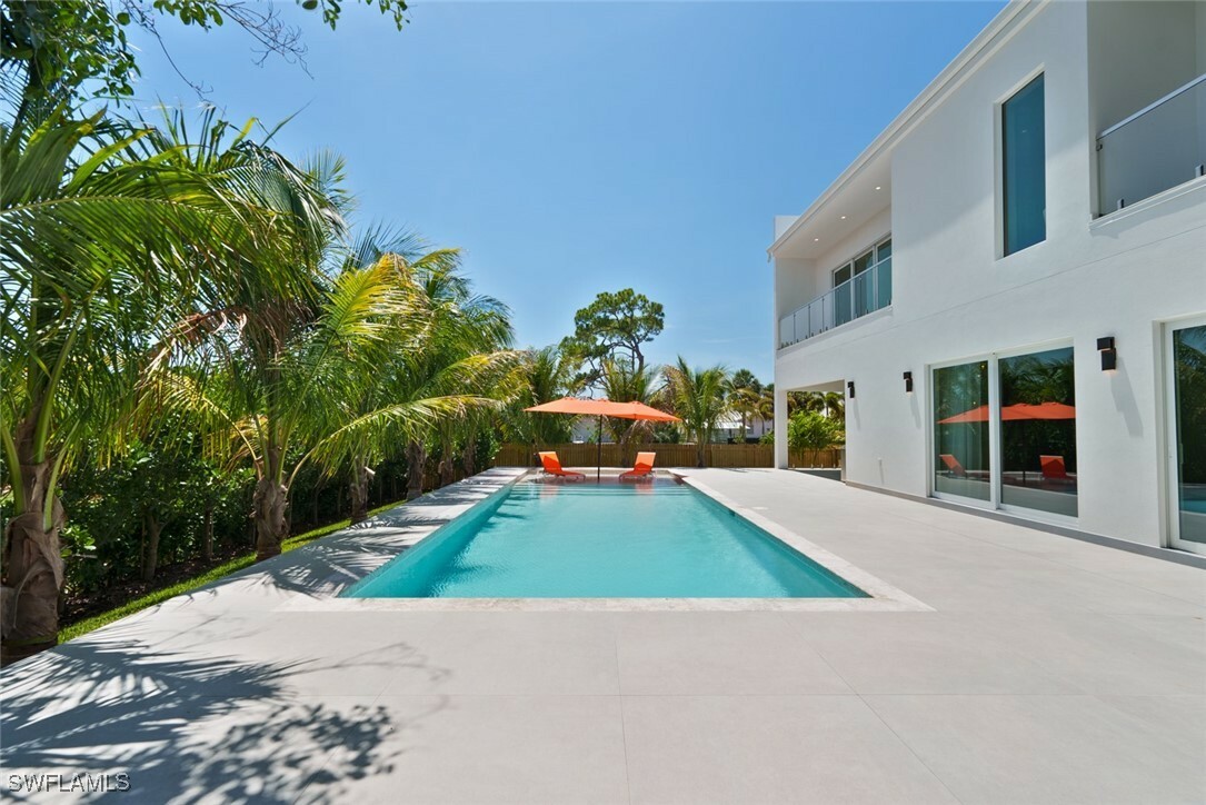 Property Photo: 1135 Bluebird Avenue FL 34145