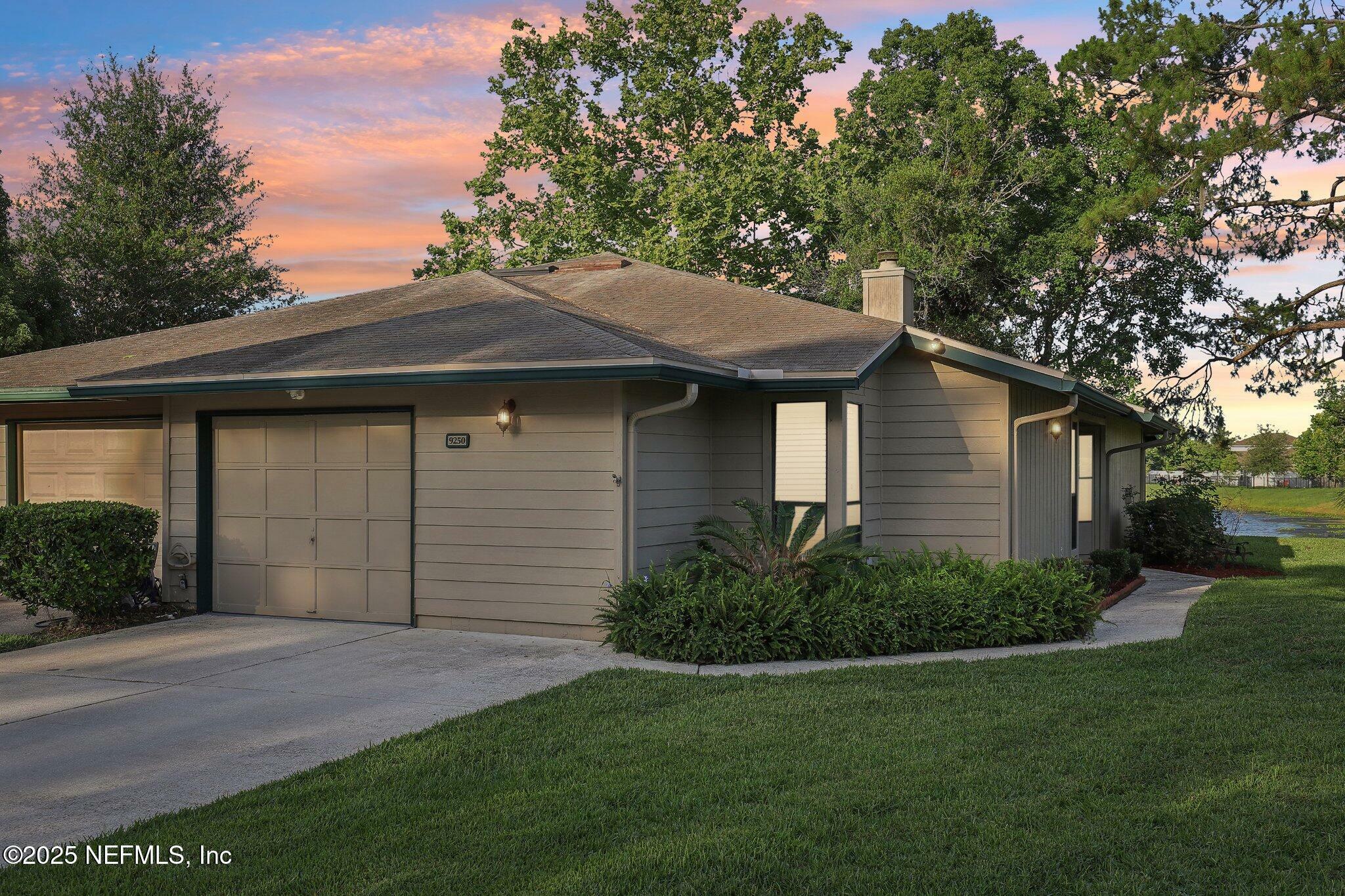Property Photo: 9250 Arbolita Way FL 32256