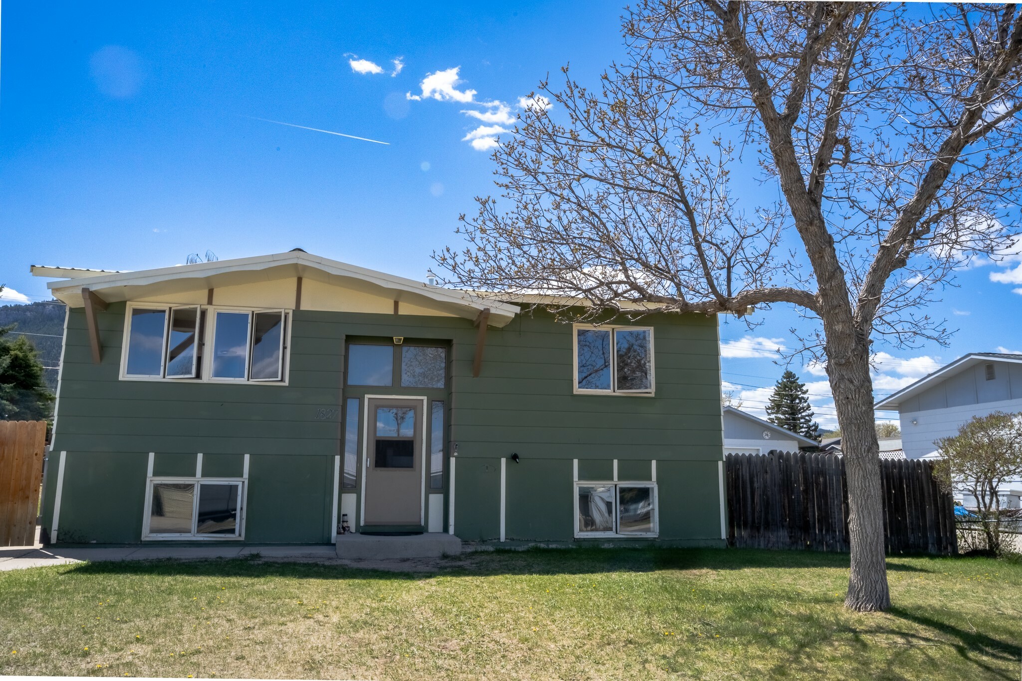 Property Photo:  1827 Hollins Avenue  MT 59601 