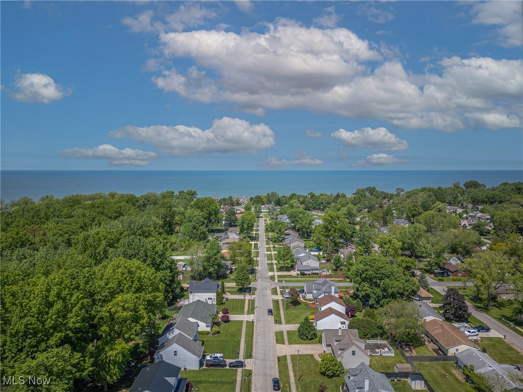 Property Photo: 915 Devonshire Avenue OH 44054
