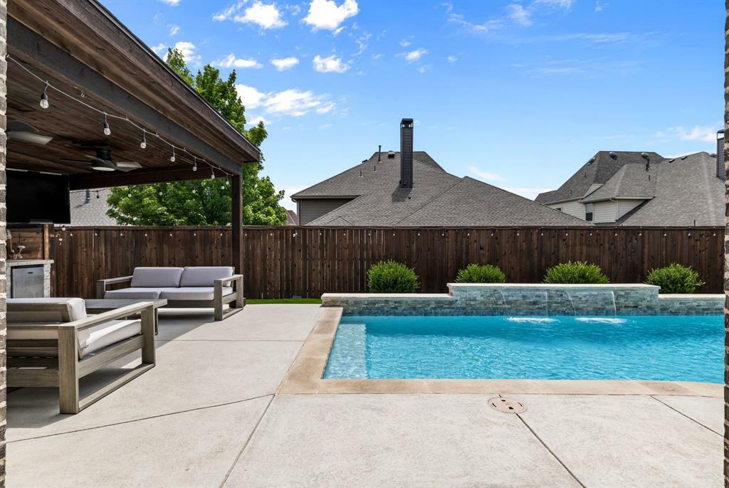 Property Photo: 1020 Highpoint Way TX 76262