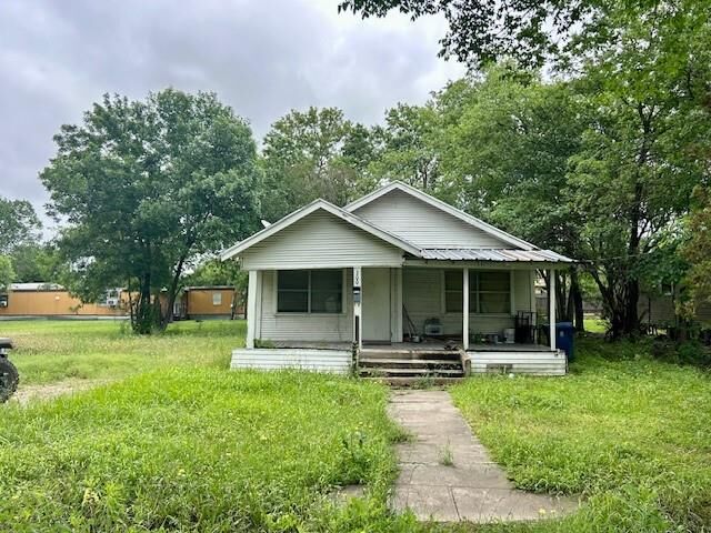 Property Photo:  200 N Echols Street  TX 76667 