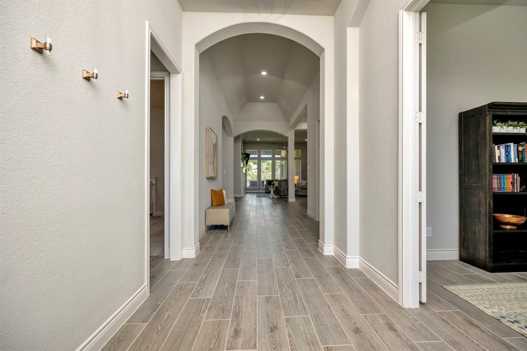 Property Photo: 1008 Myers Park Trail TX 76262