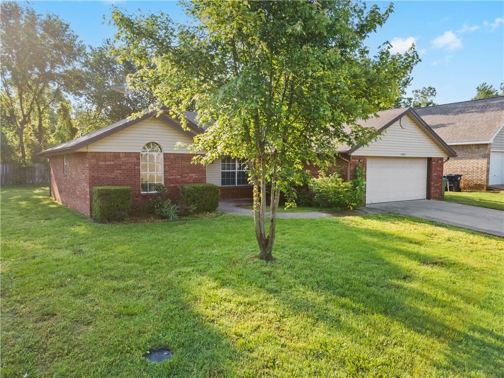 Property Photo: 1303 N 35th Street AR 72756