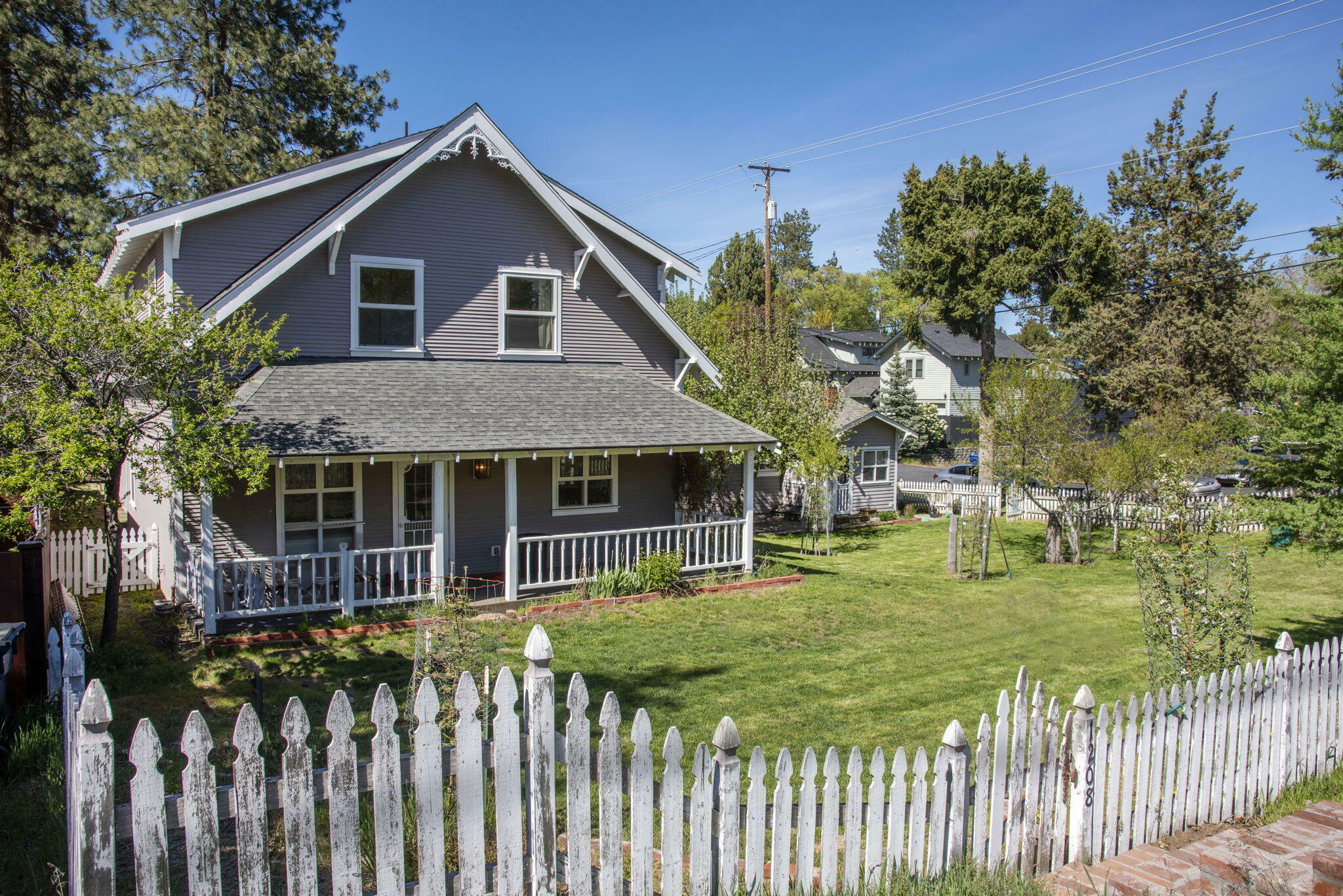 Property Photo: 1200 & 1208 NW Baltimore Avenue OR 97703