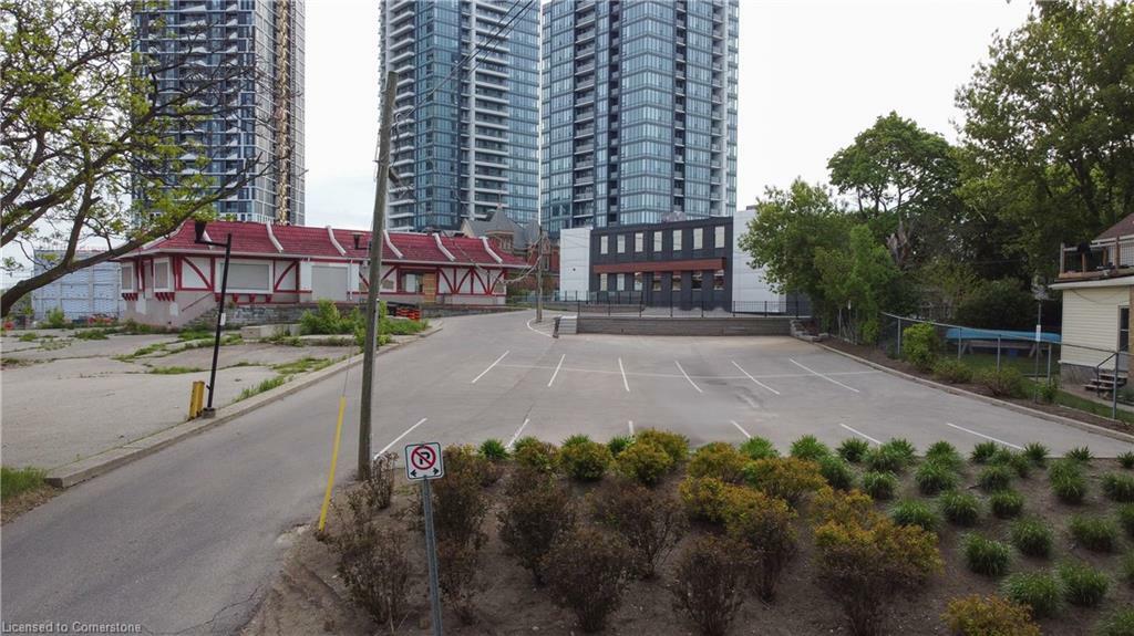 Property Photo: 19-21 Moore Avenue ON N2H 3R7