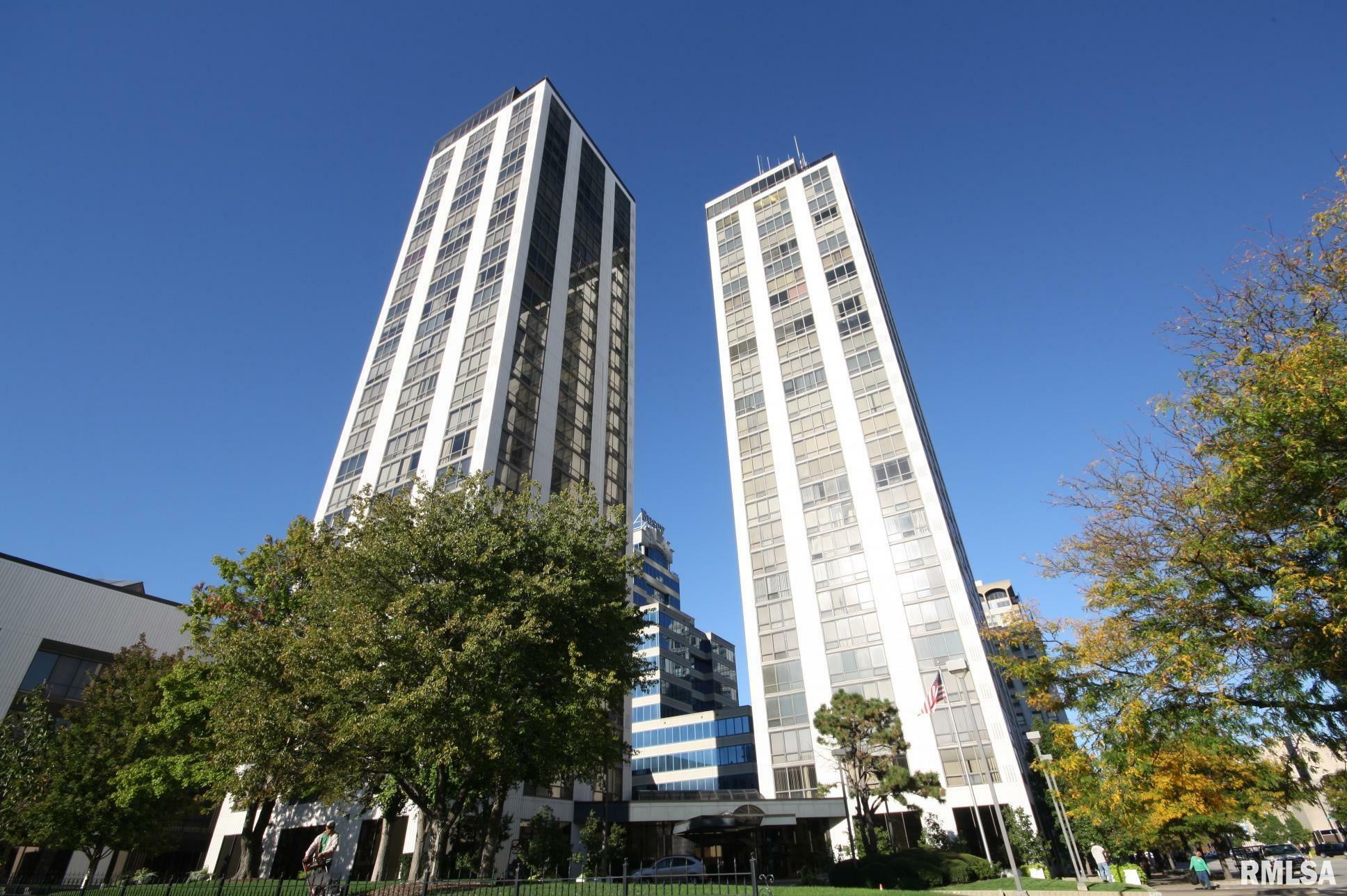 Property Photo: 125 SW Jefferson Avenue W11a(W) IL 61602