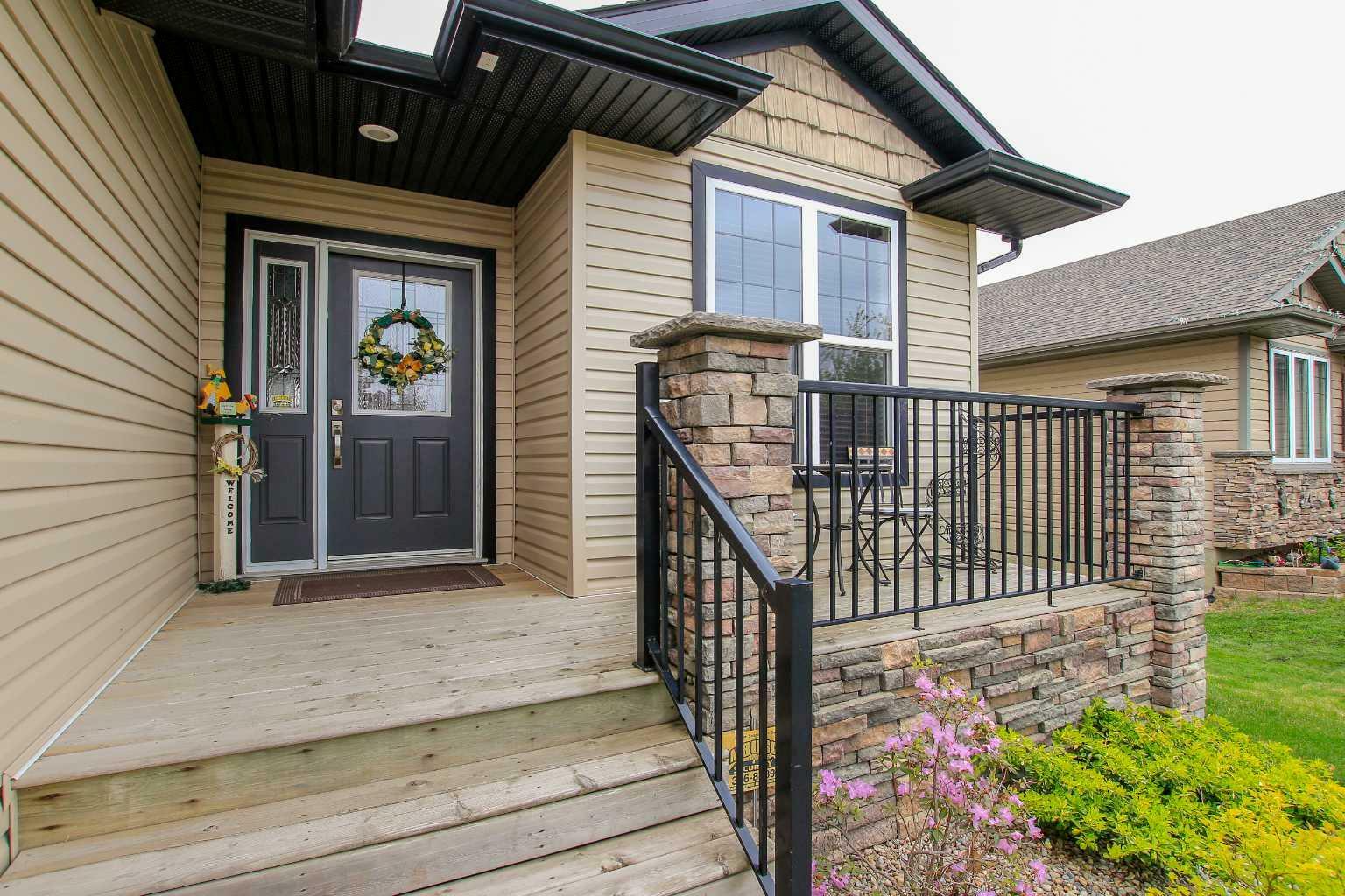 Property Photo: 76 Illingworth Close AB T4R 0B1