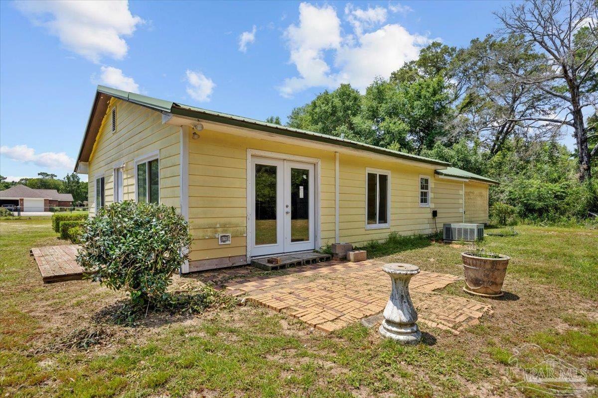 Property Photo:  3950 Oakus Dr  FL 32583 