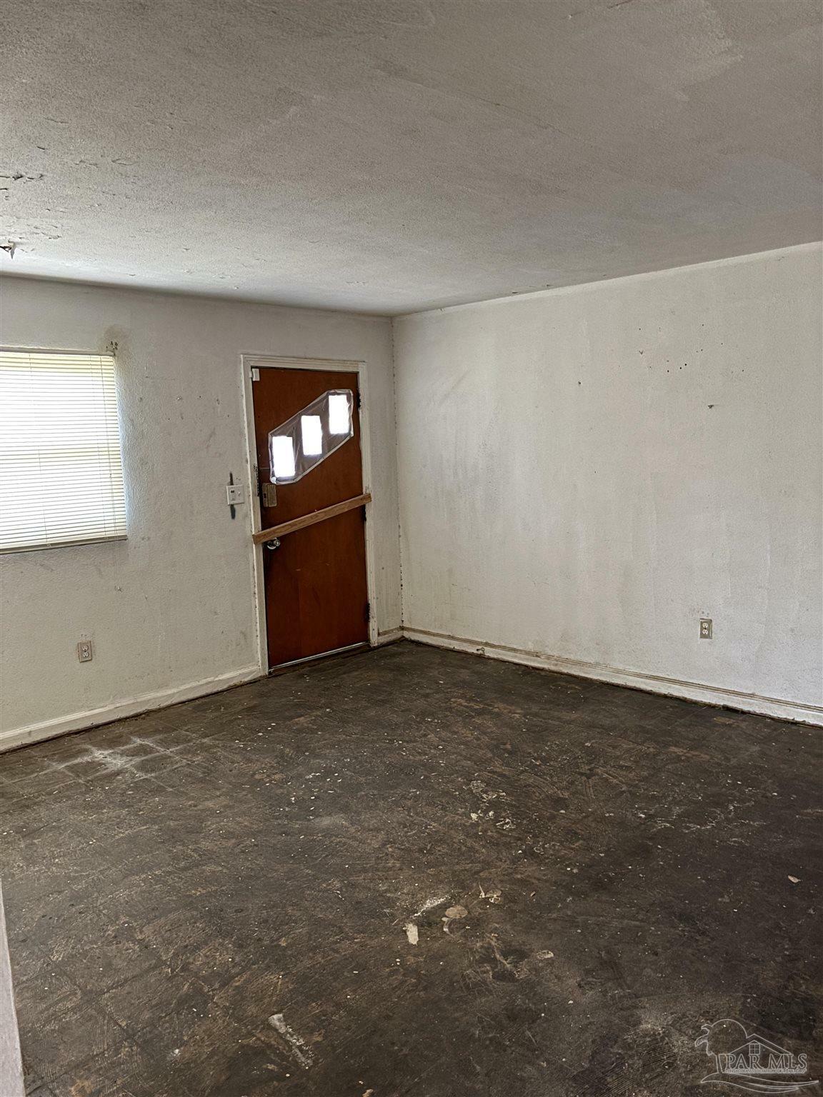 Property Photo:  207 Hart Dr  FL 32503 