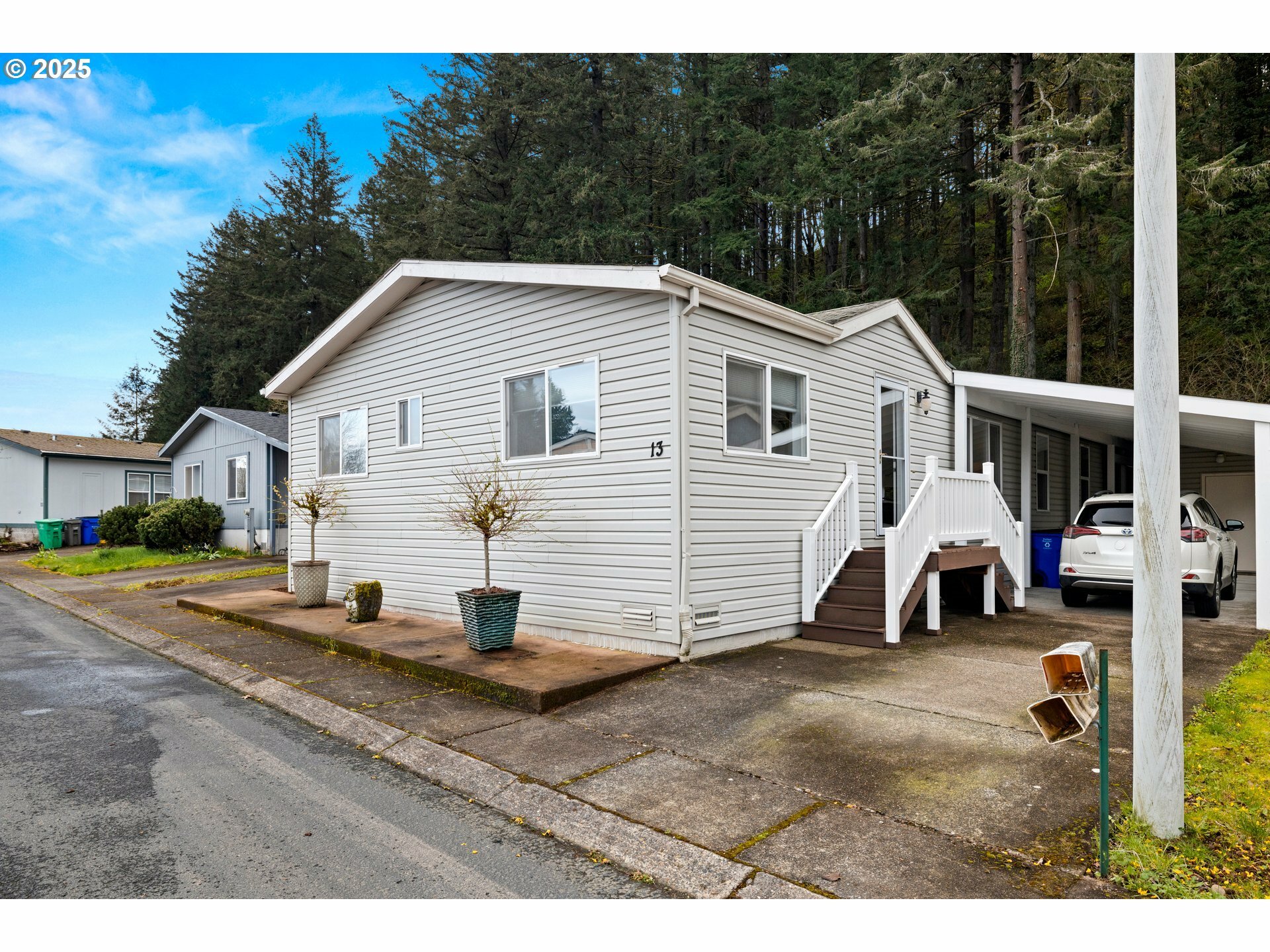 15768 SE Powell Blvd  Portland OR 97236 photo