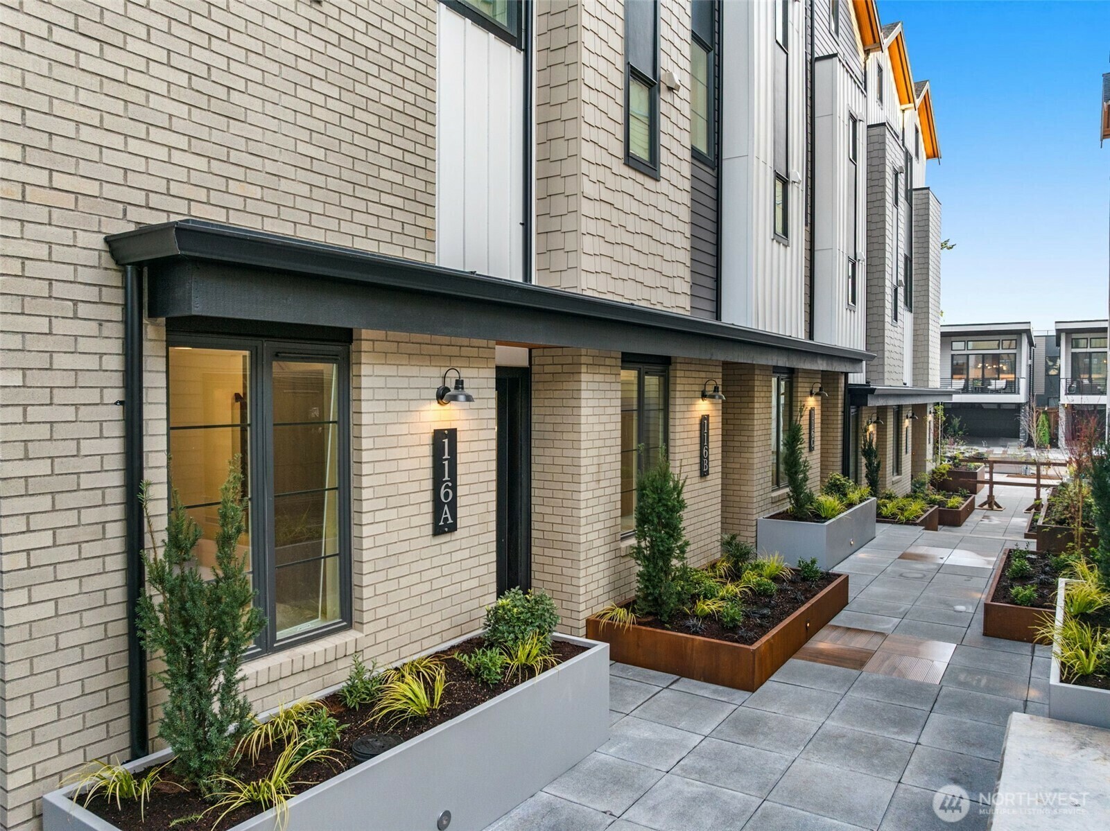 Property Photo: 116 A 2nd Ave S WA 98033