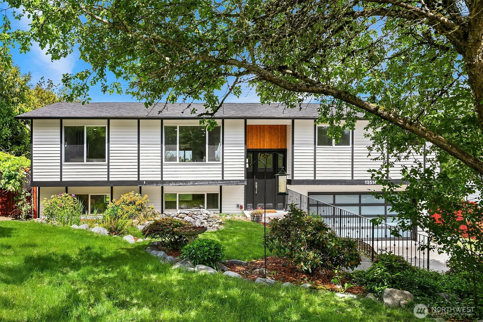 Property Photo: 13514 NE 70th Street WA 98052
