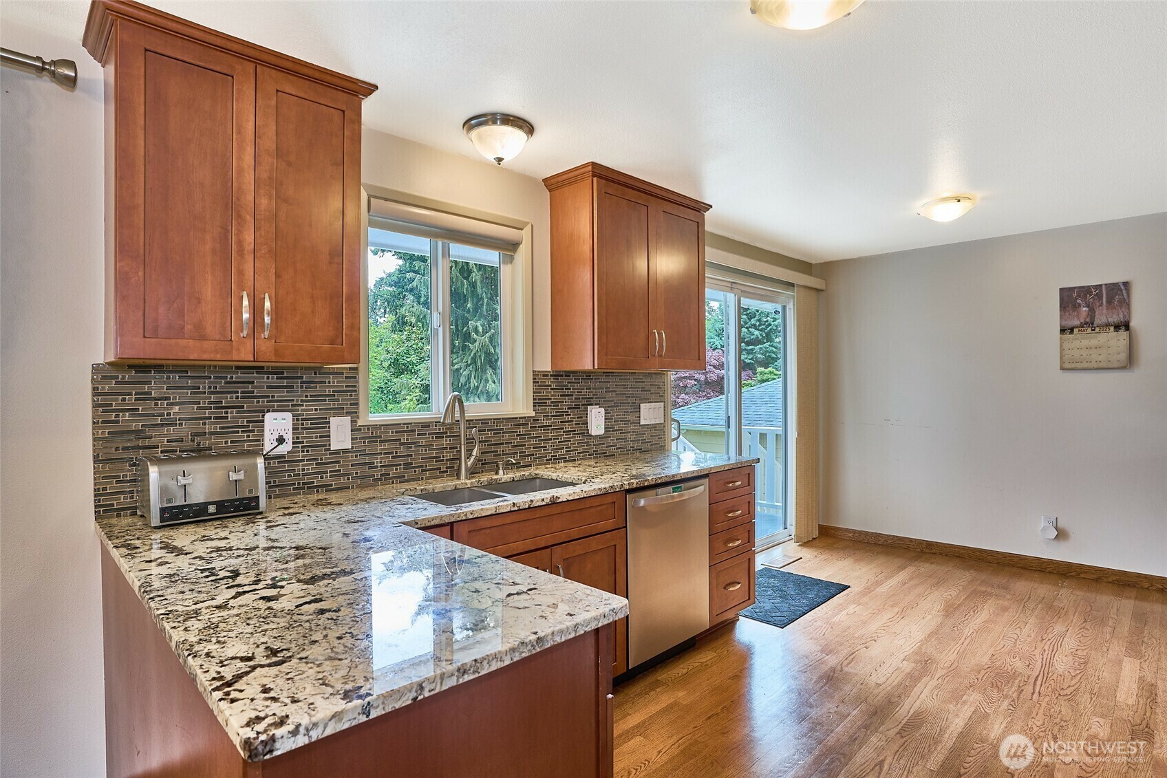 Property Photo: 4221 S 251st St WA 98032