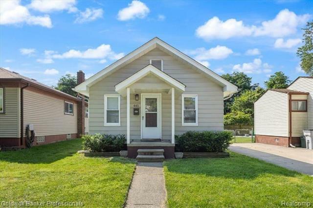 445 W Milton Avenue  Hazel Park MI 48030 photo