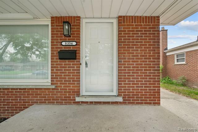 Property Photo: 8356 Glengary Street MI 48127