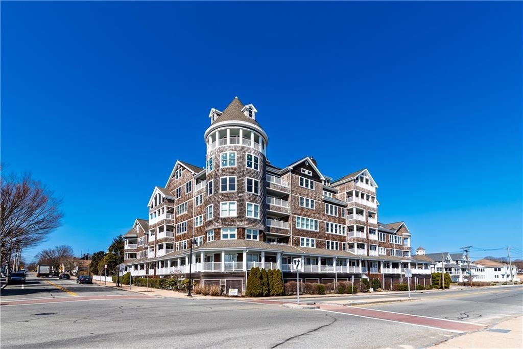 Property Photo:  53 Conanicus Avenue 3A  RI 02835 