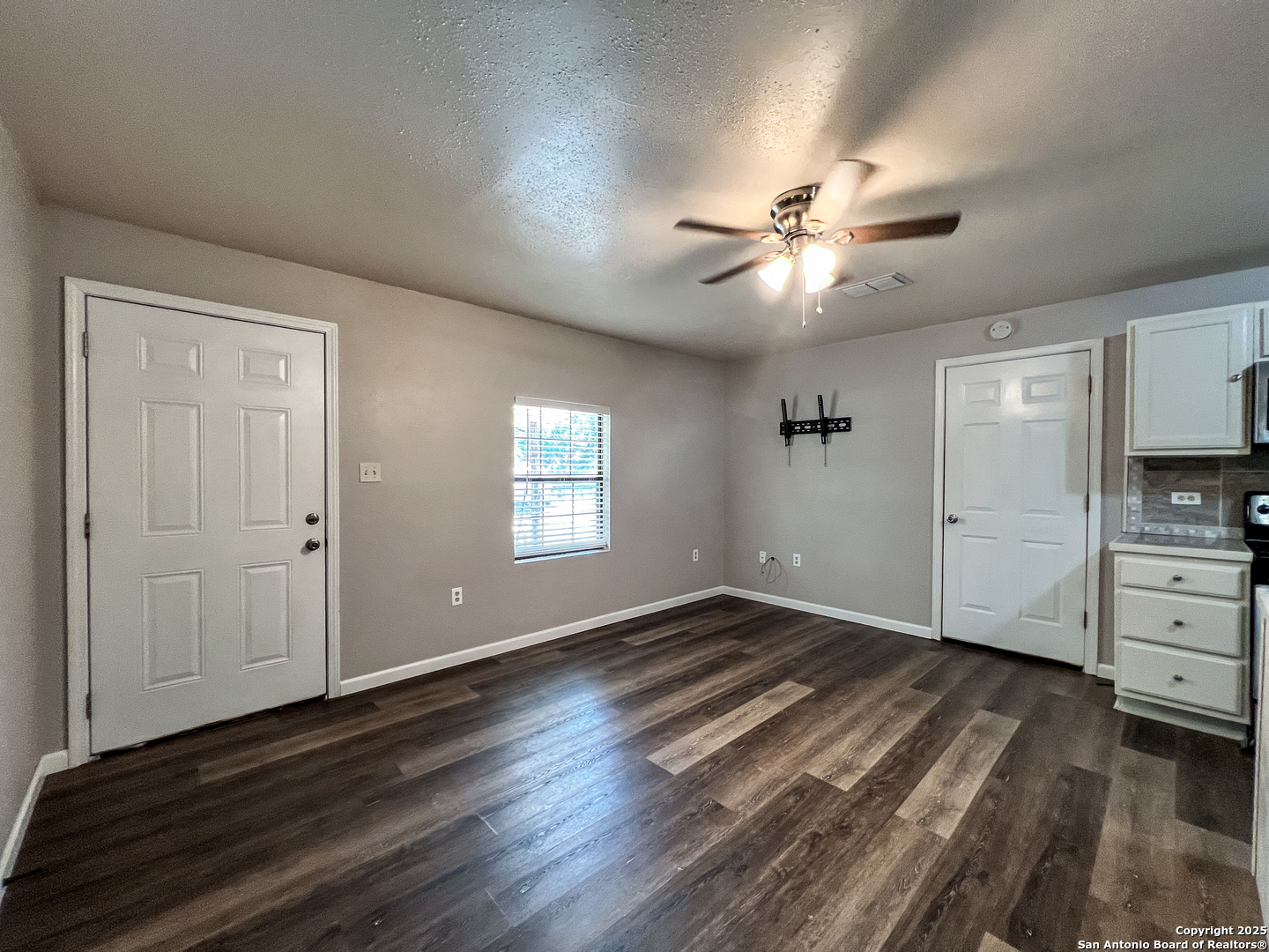 Property Photo: 1825 Lakeview TX 78133