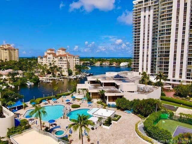 Property Photo:  19707 Turnberry Way 18L  FL 33180 