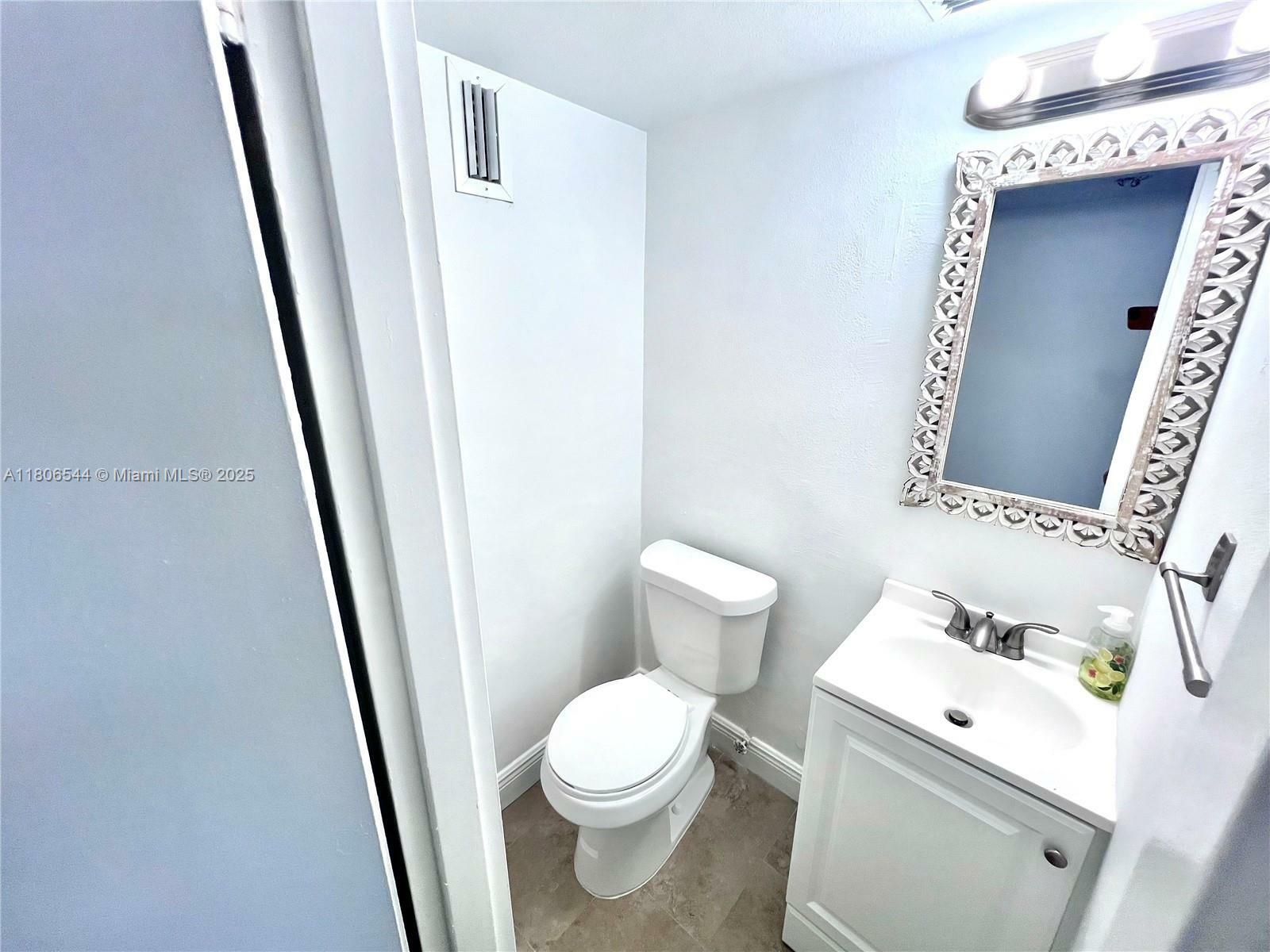 Property Photo: 3660 NE 166th St 409 FL 33160
