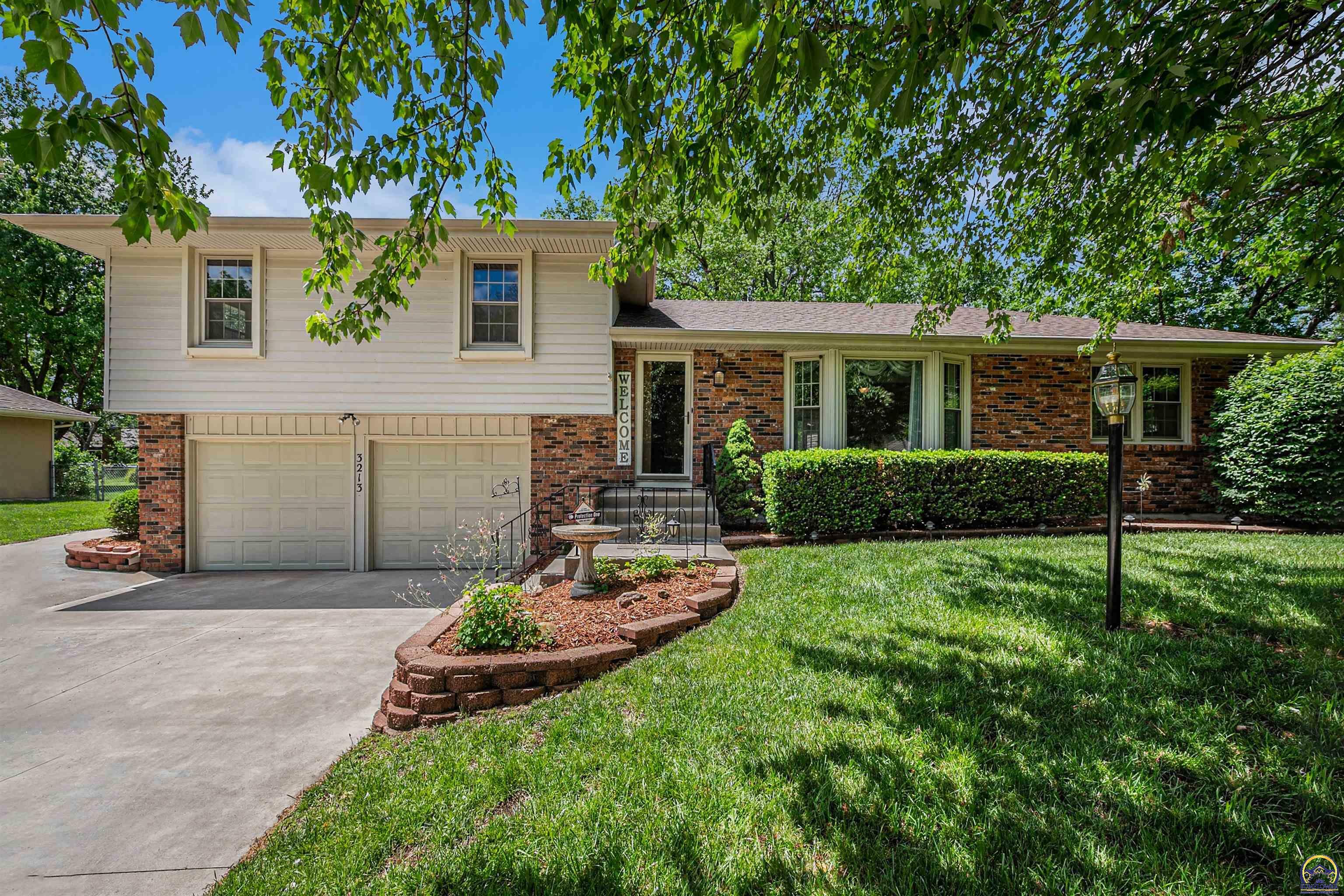 Property Photo: 3213 SE Arbor Dr KS 66605