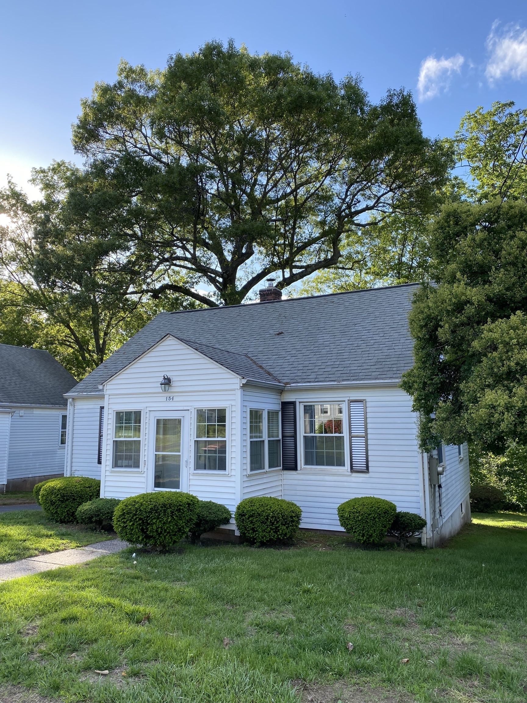 Property Photo:  154 Wall Street  CT 06475 